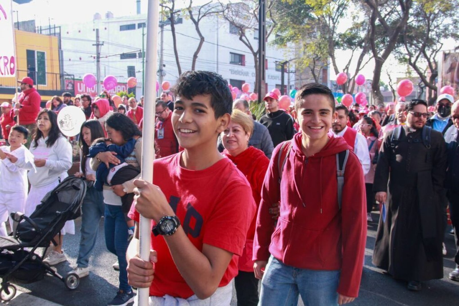 Jóvenes participaron activamente en la peregrinación arquidiocesana a la Basílica de Guadalupe. Foto: Luis Aldana/DLF