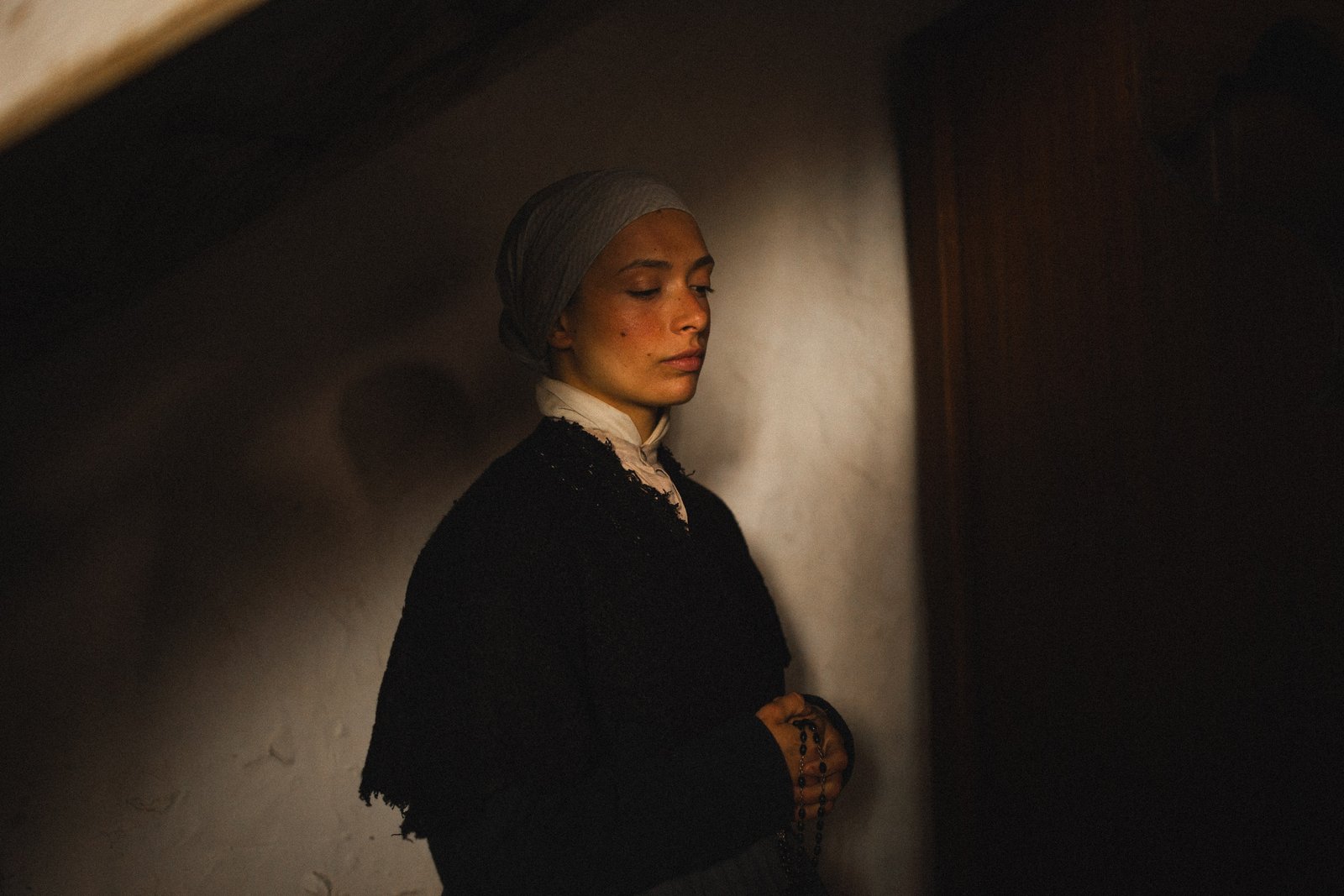 French actress Elfie Kluk portrays Bernadette Soubirous in the film.