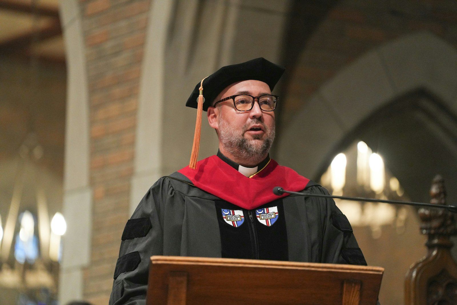 Después de la Misa de graduación, el P. Stephen Burr, rector y presidente del Sacred Heart Major Seminary, se dirigió a los graduados 2024.