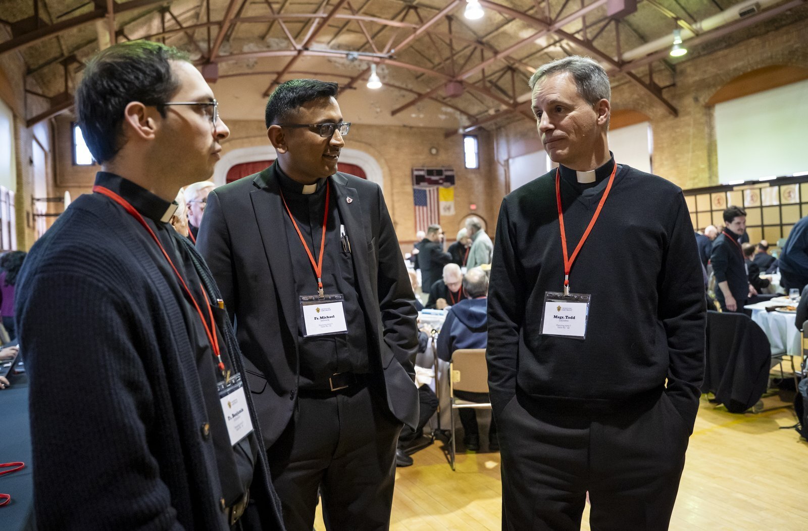 Además de las nuevas agrupaciones pastorales, el P. Amore señaló que los fieles pueden esperar que, para julio de 2027, la mayoría de los sacerdotes de la Arquidiócesis de Detroit reciban un nuevo destino. “Será algo difícil tanto para los fieles como para nuestros sacerdotes, mientras tratamos de reconocer los dones y talentos que tenemos para responder de la mejor manera a las necesidades de la Iglesia local”, afirmó el P. Amore.