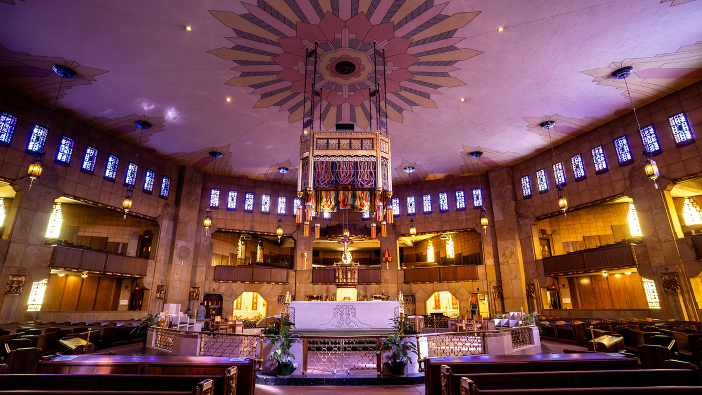 Interface moderne du casino en ligne BetRiot sur différents écrans