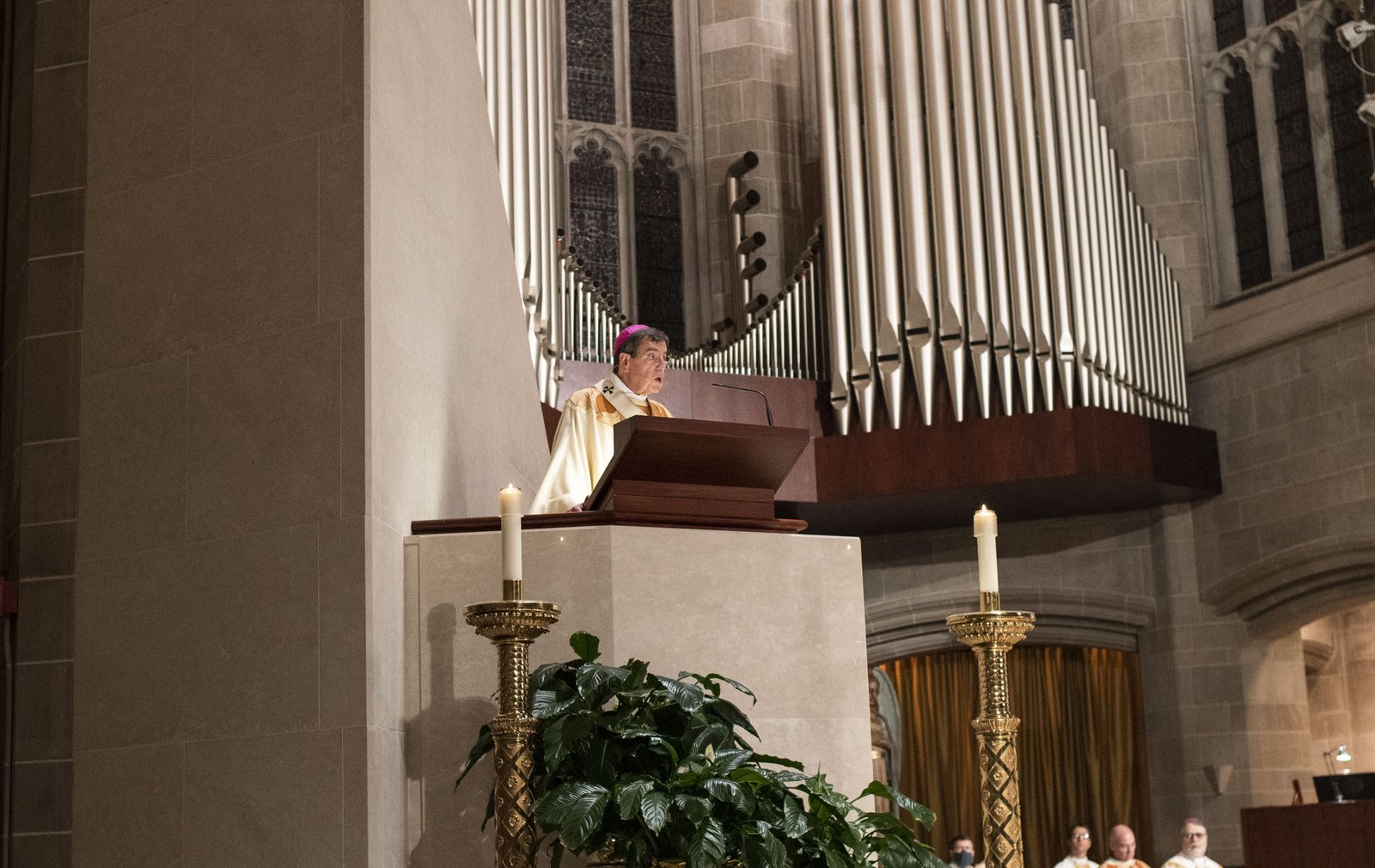 El arzobispo Allen H. Vigneron dijo a quienes se reunieron en la catedral y vivieron la celebración en línea que el trabajo del Sínodo 16 continúa y está muy en línea con la visión del Papa Francisco para la Iglesia y el próximo Sínodo sobre Sinodalidad.