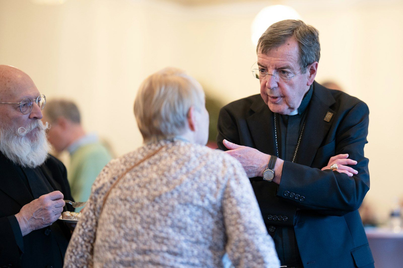 En su última ceremonia como líder espiritual de la Arquidiócesis de Detroit, el Arzobispo Vigneron dijo que los católicos del área metropolitana de Detroit serán bendecidos por el liderazgo del Arzobispo Weisenburger, quien actuará en la persona de Jesús para todo el pueblo de Dios. (Tim Fuller | Especial para Detroit Catholic)