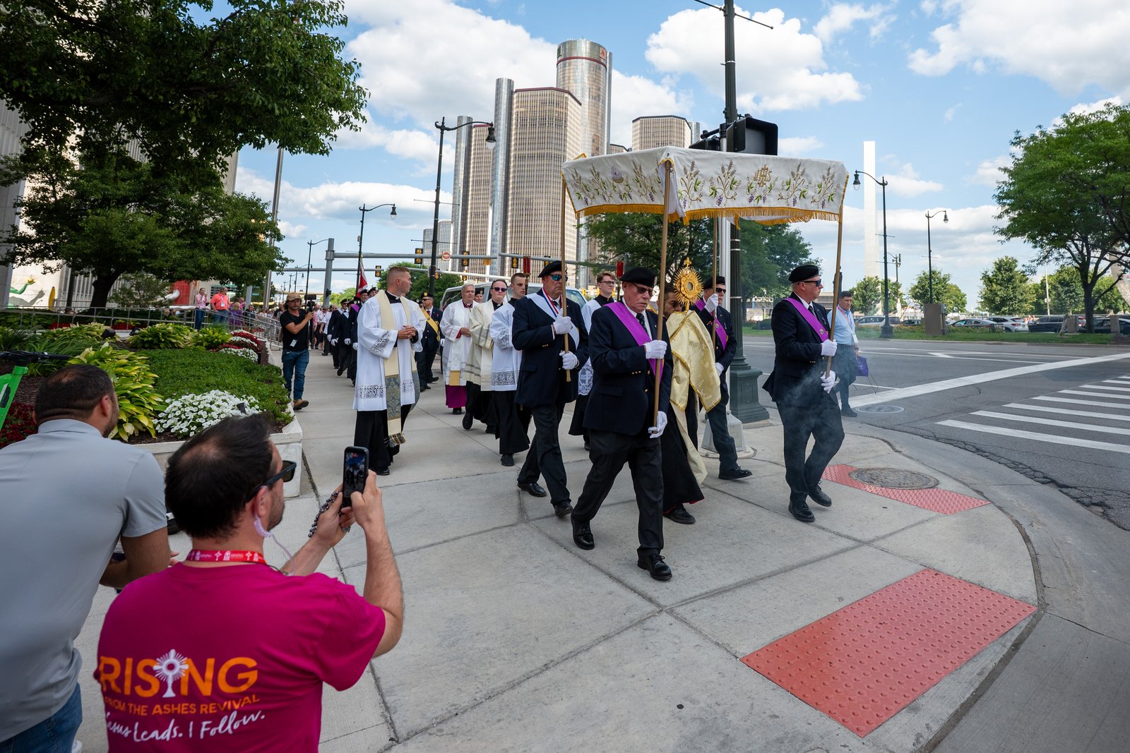 The Eucharistic procession down Jefferson Avenue in downtown Detroit circled the city's busiest district, with onlookers stopping to take pictures, kneel and pray. (Tim Fuller | Detroit Catholic)