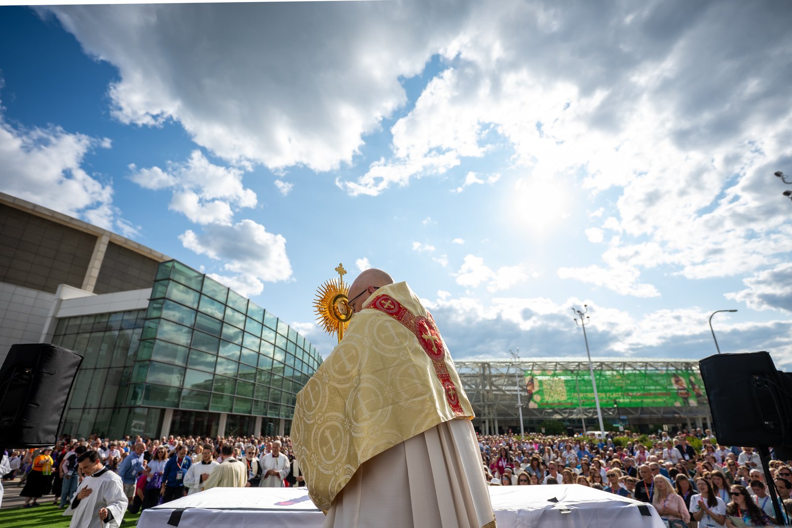 Archbishop Weisenburger blesses the four corners of the city of Detroit with the Blessed Sacrament at the pinnacle of the Rising from the Ashes Revival at Huntington Place. (Tim Fuller | Detroit Catholic)