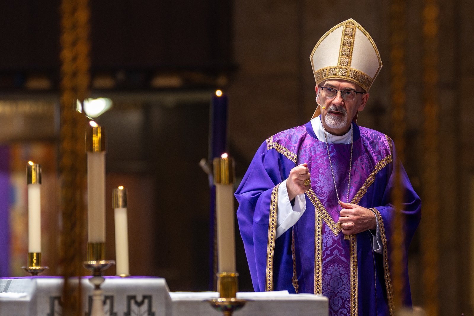 Lejos de dejarse vencer por el odio, el cardenal Pizzaballa afirmó que la pequeña comunidad cristiana de Tierra Santa ha perseverado a pesar de enormes dificultades, confiando en el amor de Dios.