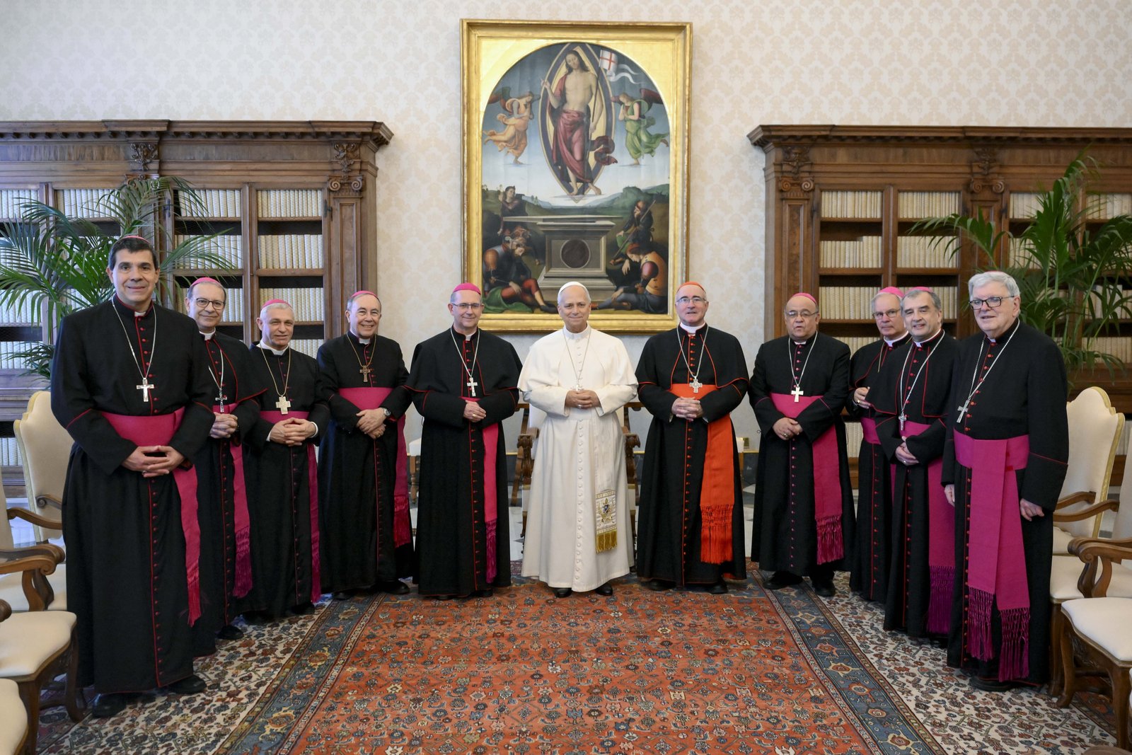 El encuentro fue ocasión para entregarle al Santo Padre un documento colectivo con mensajes de ciudadanos de distintos puntos del Uruguay, enviados de cara a su llegada al país el próximo 6 de noviembre. Crédito: Vatican Media.