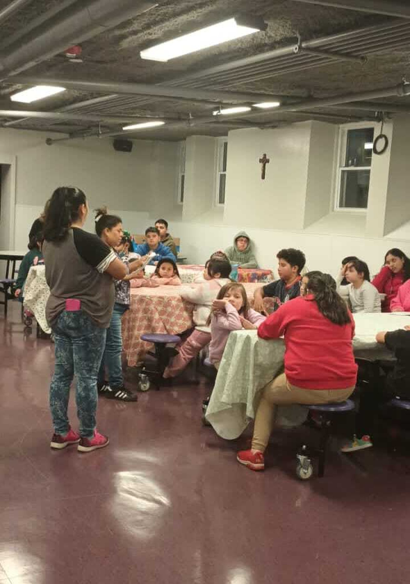 Muchos de los que vivieron la experiencia de Revive regresan como facilitadores, ofreciendo su tiempo y talento de manera voluntaria para que cada detalle, desde el cuidado de niños hasta la organización, salga bien. (Foto cortesía de Marcela Solís)