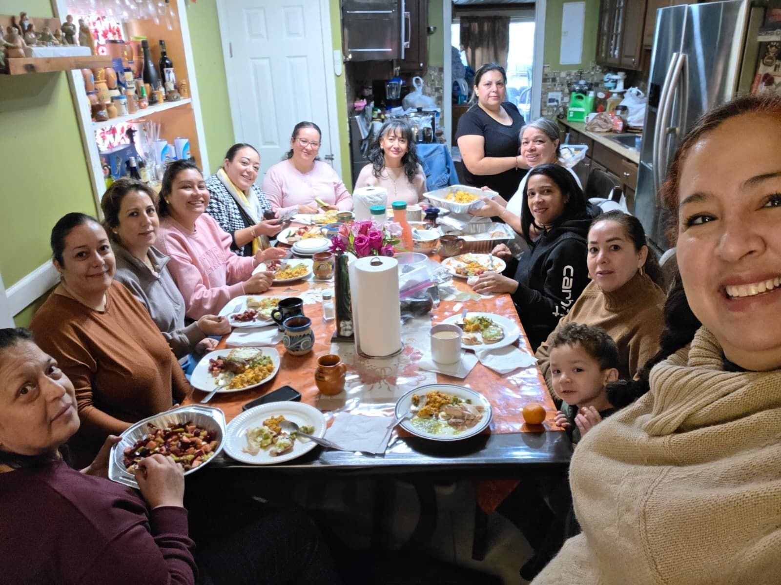 “Tratamos de reflejar lo que María reflejó, de llevar alegría y esperanza… y que no estamos solas y que Dios camina con nosotros en medio de nuestras dificultades”, explicó Martha a Detroit Catholic en español.