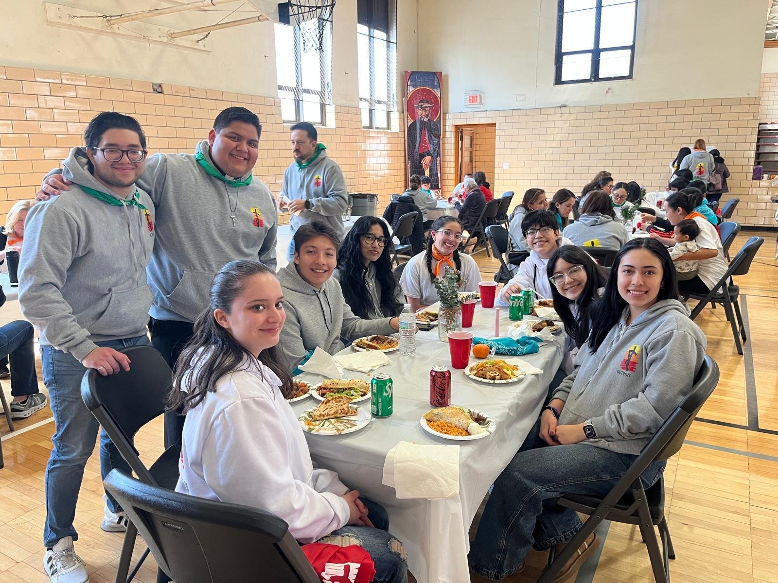 A diferencia de años anteriores, en los que jóvenes y familias misionaban juntos en Pontiac, este año cada grupo tendrá su propio espacio.