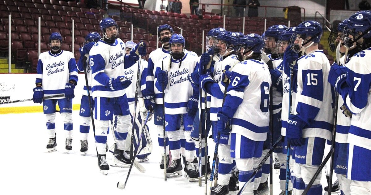 Catholic Central edges Toledo St. Francis to win CHSL hockey title