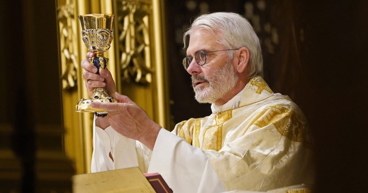 U.S. bishops' president calls for Holy Hour of peace amid 'current climate of fear'
