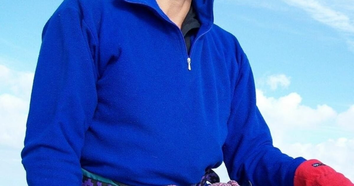 French priest hears confessions while riding chairlift in the Alps