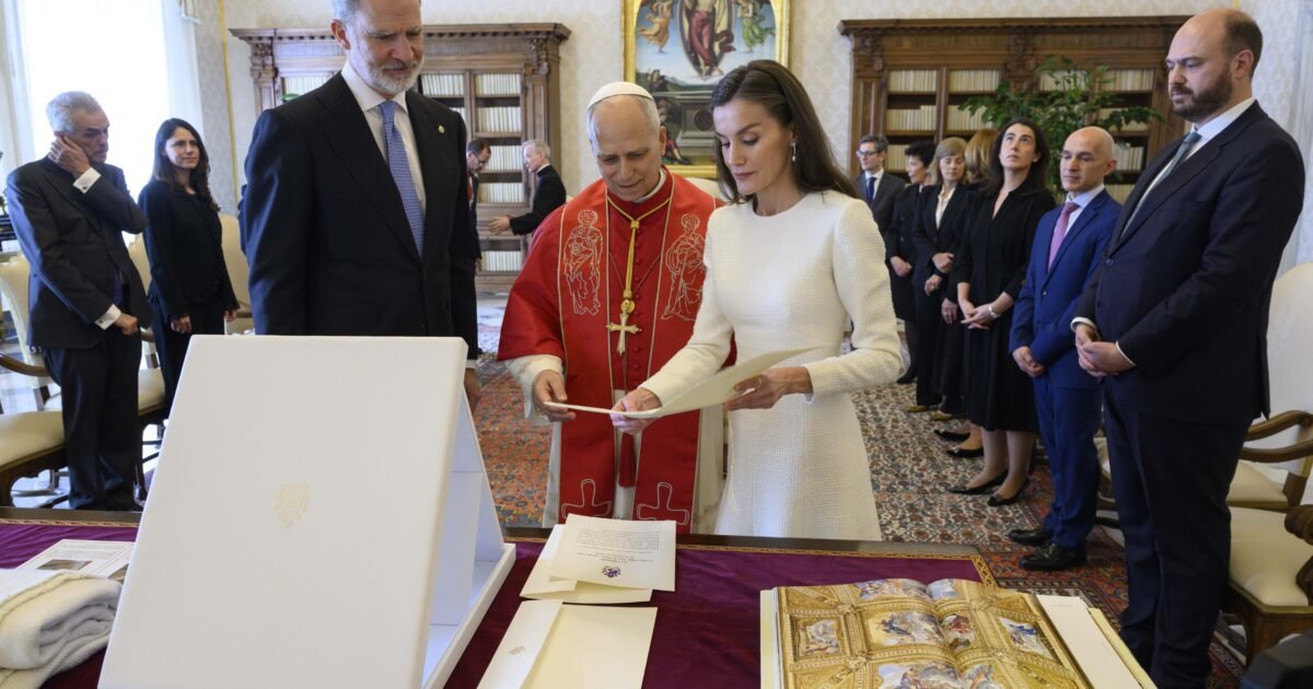 Experts see pope's June parliament address as call for unity in polarized Spain