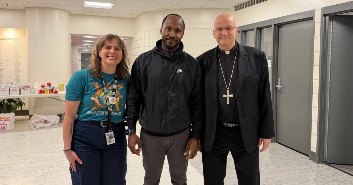 Encouraging young leaders learning to accompany immigrants, refugees