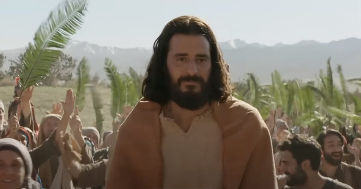 'The Chosen' Season 5 coming Lent 2025; Last Supper scene grounded in  Roumie's Eucharistic devotion- Detroit Catholic