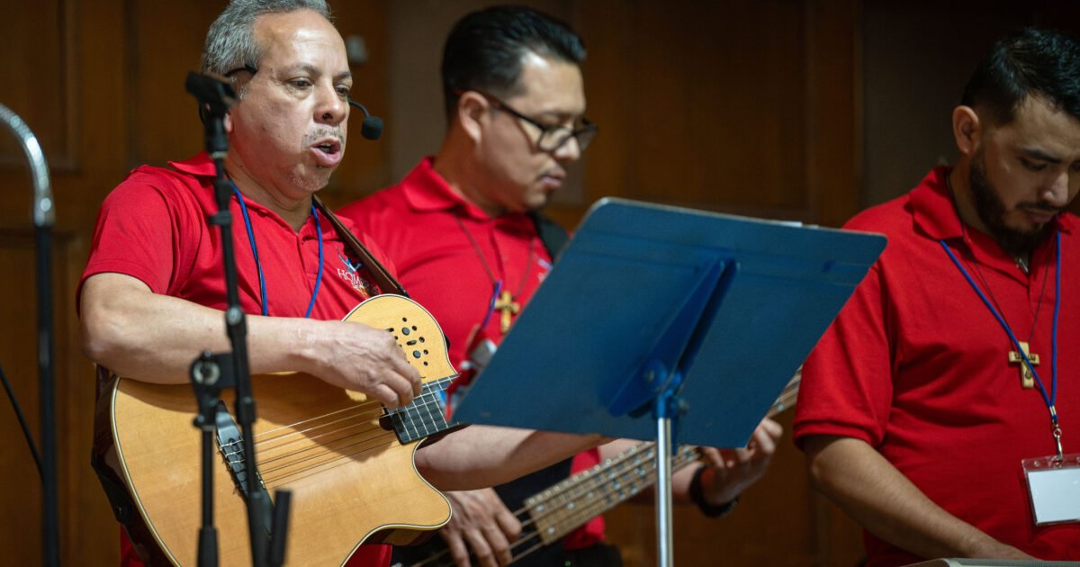 Hispanic men renew their faith and sense of mission at 17th conference in Detroit