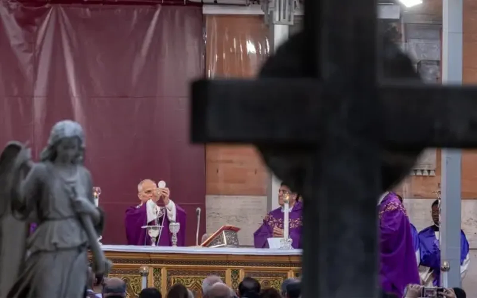 Papa León XIV en desde el Cementerio del Verano en Roma. Crédito: Crédito: Daniel Ibáñez / EWTN