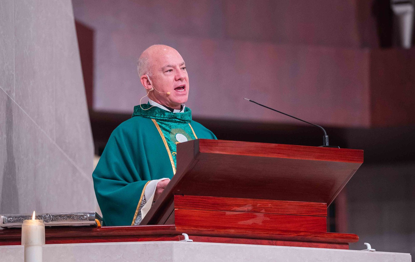El pbro. J.J. Mech, rector de la catedral, ofrece consuelo y una reflexión sobre el Evangelio en su homilía para la Misa con oraciones por el Mes de la Pérdida Gestacional y Perinatal.