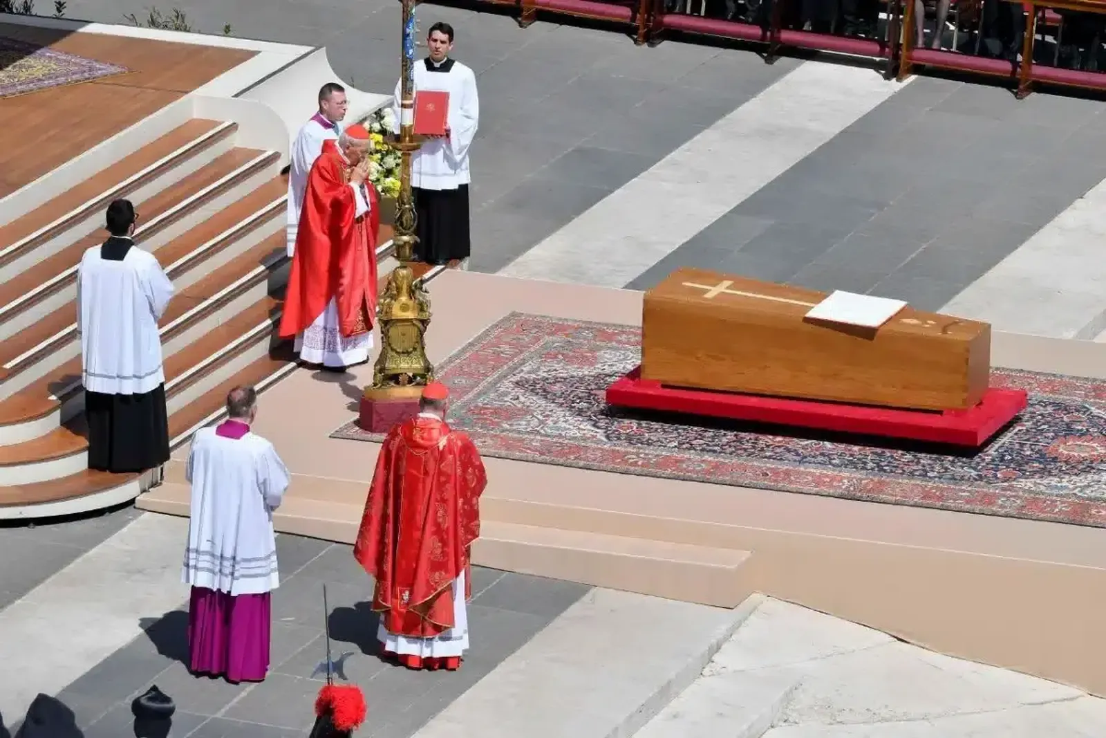 La Misa exequial del Papa Francisco fue presidida por el Cardenal Giovanni Battista Re, Decano del Colegio Cardenalicio. Foto: Vatican Media
