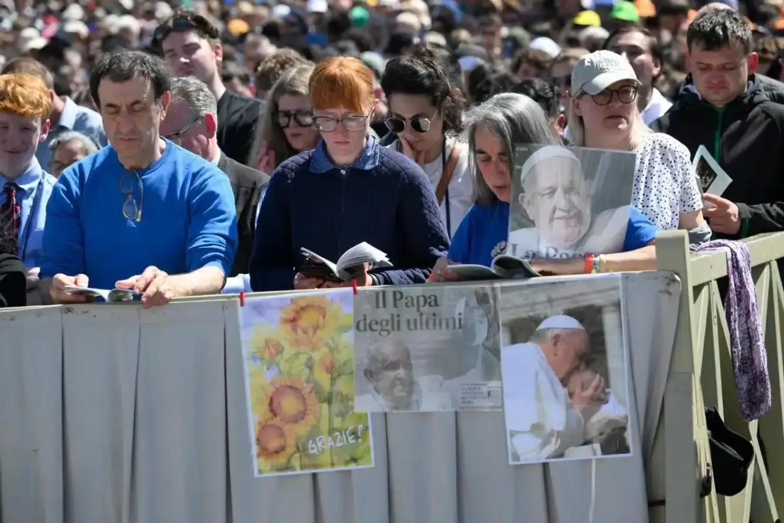 400 mil personas asistieron al funeral del Santo Padre. Foto Vatican Media