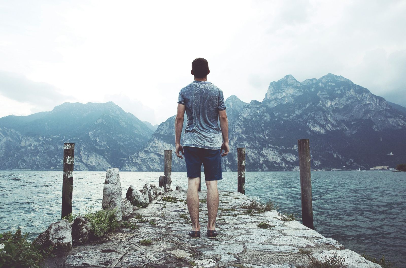 "Un hombre no puede recorrer este camino solo", señaló el Diácono Aaron Poyer. "La vocación al diaconado no solo afecta al hombre, sino también a su familia. El matrimonio y la vida familiar son pilares centrales de nuestro ministerio". (Foto de Joshua Earle en Unsplash)