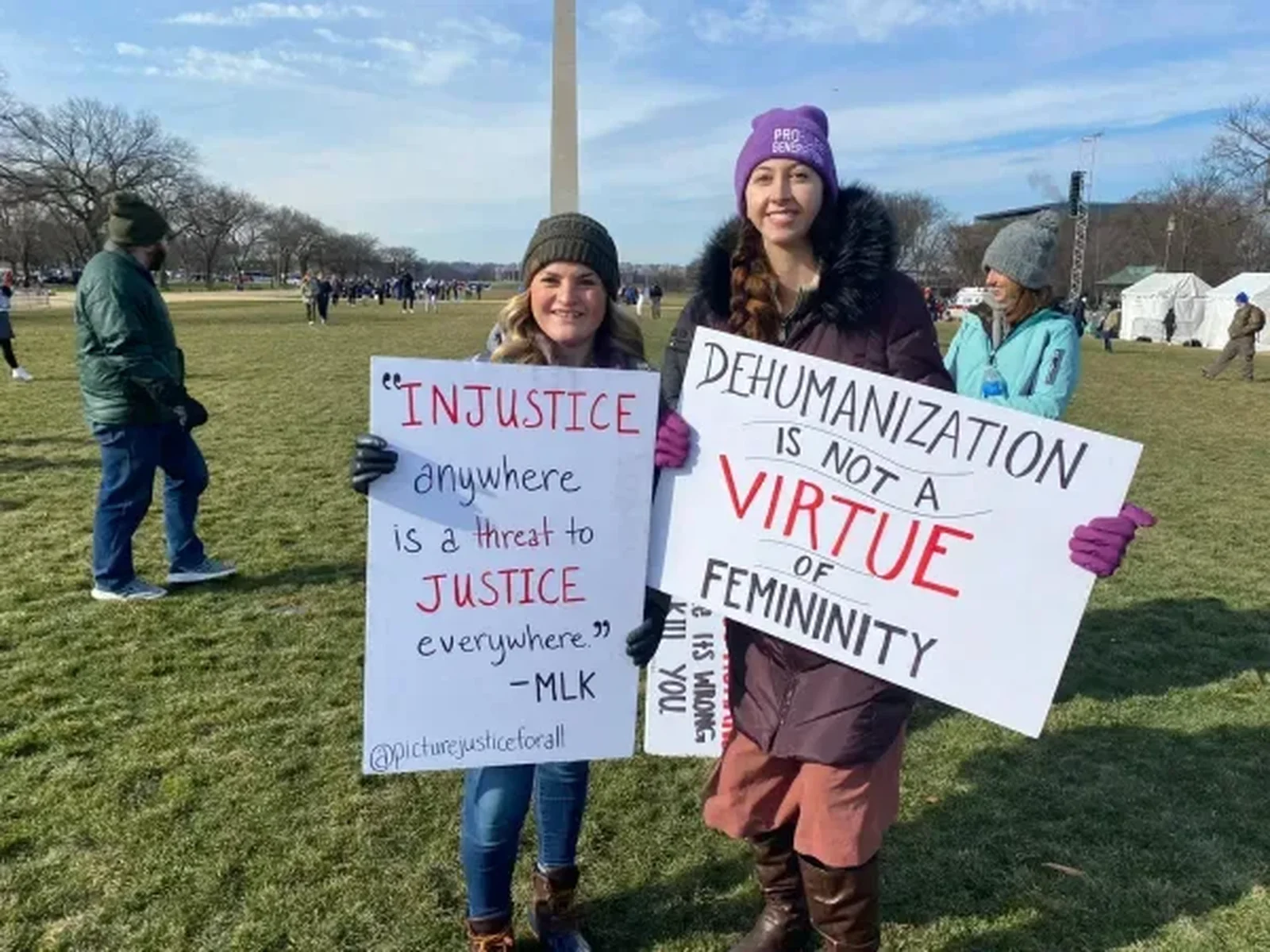 Hilaire, de Wichita, Kansas (izquierda), y Kristina Massa, de 22 años, de Lincoln, Nebraska, en la Marcha por la Vida en Washington, DC, el 21 de enero de 2022. Katie Yoder/CNA