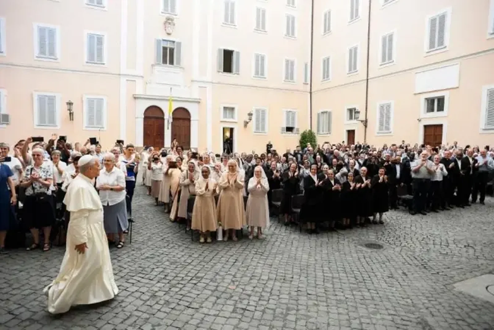Hasta ahora, la permanencia del Papa en Castel Gandolfo ha incluido momentos de reposo y oración, así como encuentros privados. | Crédito: Vatican Media.