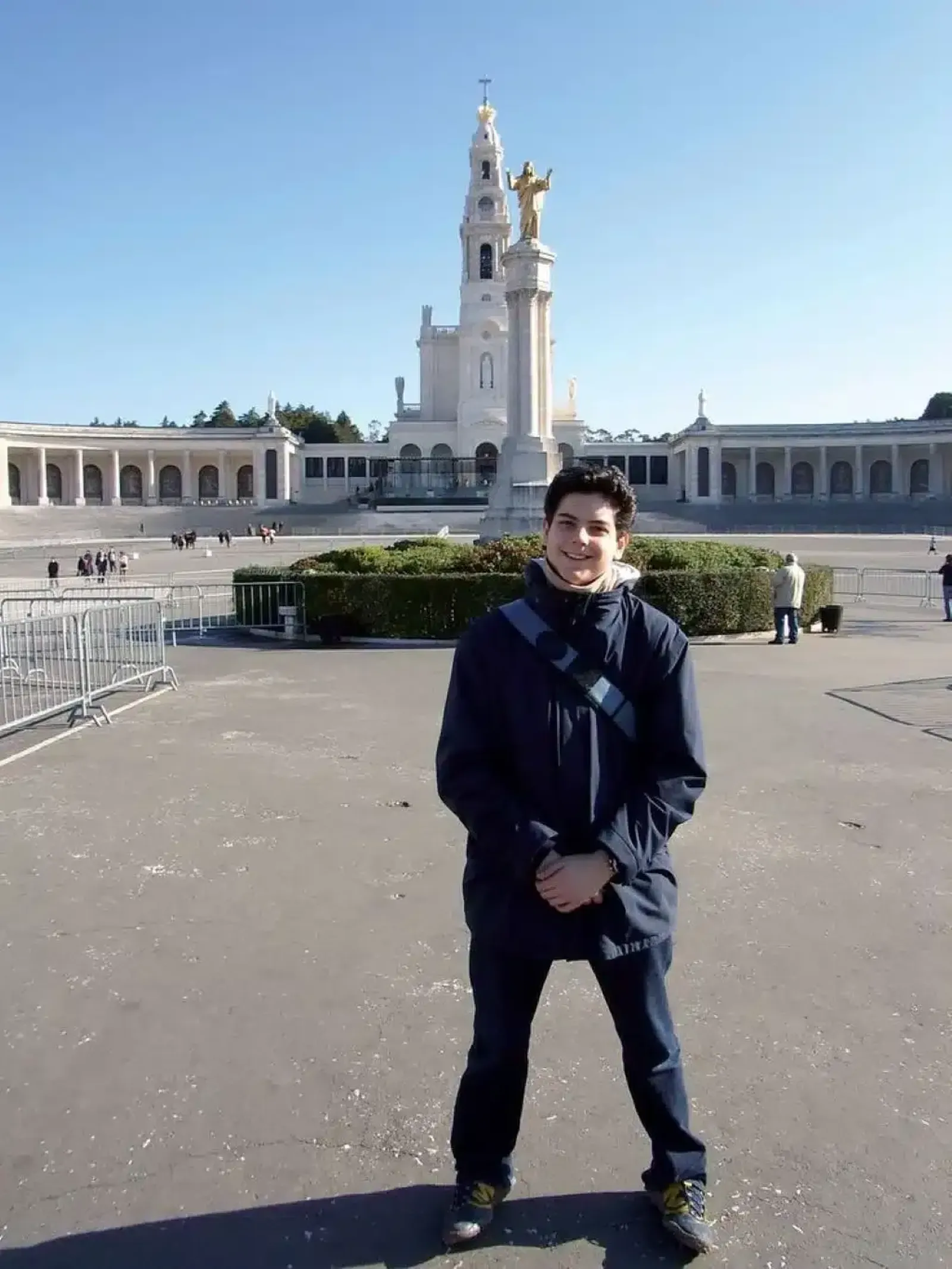 Carlo Acutis fue un niño y un adolescente tranquilo, le gustaban los videojuegos y tenía una afición especial por la computación. Foto Especial.
