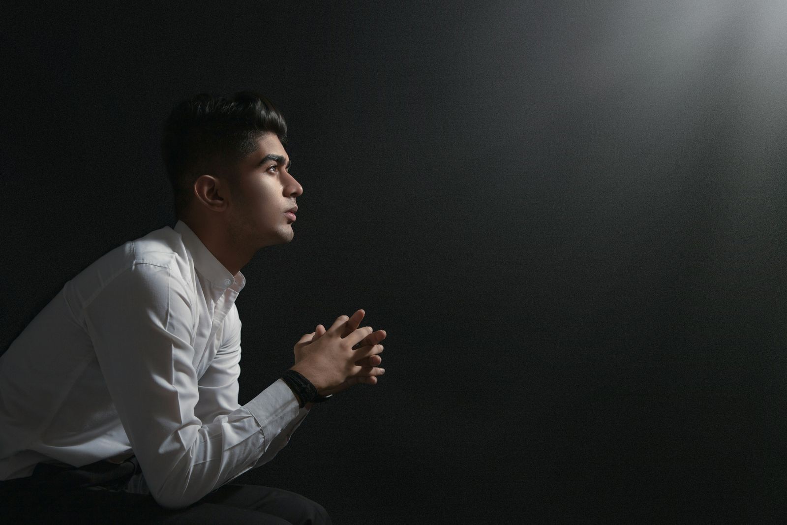 “Desde el principio, hemos sentido el llamado del Señor hacia esta vocación, incluso antes de nacer. El objetivo es que, a través de la oración y el discernimiento a lo largo de tu vida, puedas escuchar este llamado de Dios. Solo así podrás descubrir quién eres realmente con la guía del Espíritu Santo”, explicó el Diácono Chris Beltowski. (Foto por Vickiido, cortesía de Unplash)